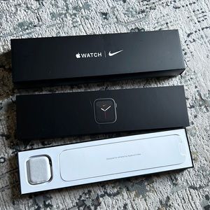 Apple Watch - Series 6 Space Gray Nike 40mm